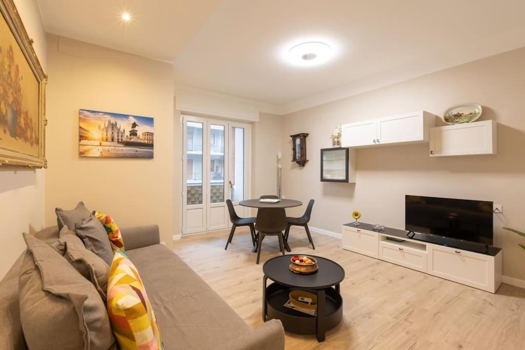 Wonderful 2 Bedrooms Fiera Area - Mirable Pm Milan